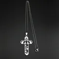 Macro del ciondolo a croce in acciaio inossidabile argento con motivi traforati - Collana Argento