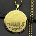 Collana in acciaio inossidabile dorato con pendente tondo calligrafia araba su pietra nera - 60CM / Oro