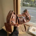 Vintage καφέ δερμάτινη τσάντα hobo με αγκράφα ζώνης και ασορτί μίνι θήκη - Καφέ