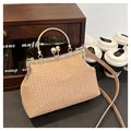 Borsa da sera tessuta beige con manico in metallo diamantato e dettagli in strass - Cachi
