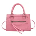 Sac à main rose en similicuir avec motif crocodile, poignée et fermeture éclair à franges - Rose