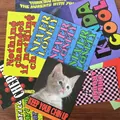 Vintage Postkarten Set mit Katzen, Kirschen und englischen Zitaten auf Holzgrund - Katze Herz Stil / Bunt