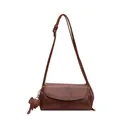 Bolso de hombro retro marrón de piel suave con colgante de elefante y detalle de nudo - Marrón