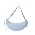 Bolso bandolera azul claro minimalista con detalles plisados y correa ajustable - Azul