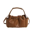 Retro geplooide emmertas in caramel kunstleer met een verstelbare schouderriem - Khaki