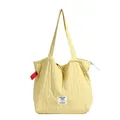 Borsa tote in nylon giallo trapuntato con coulisse e dettaglio in fettuccia rossa - Giallo