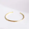 Minimalistischer 18K vergoldeter Armreif mit weißem Wellen-Emaille-Inlay - Weiß