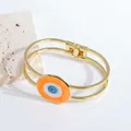 18K vergoldetes Doppelarmband mit Federverschluss und orangem Evil Eye Motiv-Anhänger - Orange