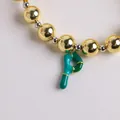 Pulsera de cuentas bañada en oro de 18K con amuleto letra P de esmalte verde azulado - Letra P