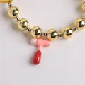 Pulsera trenzada bañada en oro de 18K con colgante de esmalte rosa y cuentas - Letra T