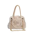 Elegante beige Kunstpelz Handtasche mit Perlengriff und goldener Kette - Khaki