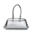Metallisch silberne Bowling-Tasche mit weicher Faltentextur und runden Griffen - Silber