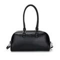 Schicke schwarze Bowling-Tasche aus Knautschlackleder mit silbernen Metallteilen und Riemen - Schwarz
