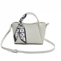 Sac seau blanc cassé effet croco avec foulard à motifs cœurs sur la poignée - Blanc Cassé