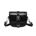 Mini bolso de silla en charol negro brillante con hebilla metálica en tono plata - Negro