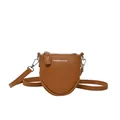 Petit sac bandoulière marron en cuir grainé avec texte blanc et boucles argentées - Marron