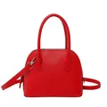 Sac à main rouge en cuir grainé avec double poignée et bandoulière argentée amovible - Rouge