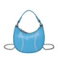 Himmelblaue Halbmond-Handtasche mit Baseball-Nähten und silberner Kugelkette - Blau