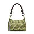 Grüne Seidenhandtasche mit Kranich- und Wolkenmustern und Holzperlengriffen - Grün