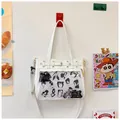 Detalle de bolso Ita blanco con ventana transparente y accesorios de anime Naruto - Blanco