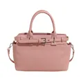 Bolso de mano rosa minimalista con textura de lichi y detalles en cuero plisado - Rosa