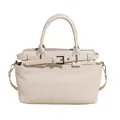 Elegante bolso de mano blanco crema con textura plisada y correa ajustable - Blanco