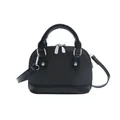 Klassische schwarze Muschel-Handtasche mit Webstruktur und verstellbarem Schultergurt - Schwarz