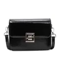 Borsa a tracolla quadrata nera lucida con fibbia metallica geometrica argentata moderna - Nero