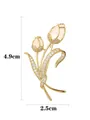 Dettaglio della spilla a tulipano con pietre bianche e misure di 4,9 cm x 2,5 cm - Stile Tulipano (XX0116)