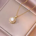 Collana con ciondolo a girasole rotante in oro con pietre di zircone bianco brillante - Collana a Fiore Rotante Oro