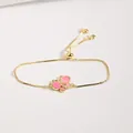 Bracelet ajustable en chaîne dorée avec papillon en émail rose et détails en zircon - Rose