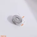 Makroaufnahme des silbernen Oval-Anhängers mit Zirkonia-Inlay und Abmessungen - Silber Buchstabe O