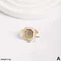 Vista detallada de un anillo octogonal de oro con nácar blanco y circonitas engastadas - Estilo Vintage Octogonal (A)