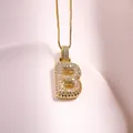 Collar dorado con colgante de letra B con circonitas micro pavé y cadena de caja - Letra B