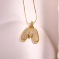 Collier doré avec pendentif lettre M bulle en oxydes de zirconium et chaîne maille - Lettre M