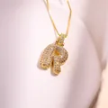 Collier avec pendentif lettre R plaqué or et serti de micro-pavage en zircons brillants - Lettre R