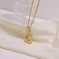 Collar con letra C de globo en oro de 18K con cierre de circonitas y cadena de cordón - Letra C