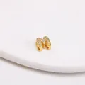 18k vergoldeter Buchstabenanhänger M mit funkelnden Zirkoniasteinen besetzt - Buchstabe M Stil / Gold
