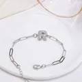 Bracelet chaîne trombone argenté orné d'une breloque lettre R incrustée de zircons - Lettre R