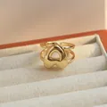 Anillo ajustable de latón dorado con banda de doble capa y diseño de corazón 3D - Letra A / Dorado