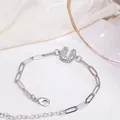 Bracelet à maillons trombones argentés avec un pendentif lettre U serti de zircons - Lettre U
