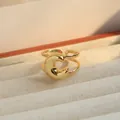 Anillo ajustable de latón dorado con diseño pulido 3D en forma de letra C - Letra C / Dorado