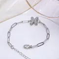 Bracelet chaîne trombone argentée classique avec pendentif lettre X en zircone et fermoir - Lettre X