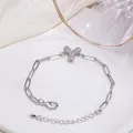 Bracelet à maillons trombones argentés avec un pendentif lettre Y serti de zircons - Lettre Y