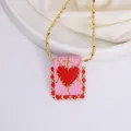 Cadena retro de oro de 18K con colgante cuadrado tejido rosa y detalle de corazón rojo - Rosa
