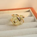 Gouden dubbellaagse open bubbelring met verstelbare messing band en spiegelafwerking - Letter O / Goud