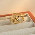 Verstelbare gouden dubbellaagse open ring met een opvallend S-letter ontwerp - Letter S / Goud