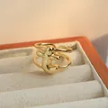 Gepolijste gouden messing ring met een dubbellaags verstelbaar open bandontwerp - Letter T / Goud