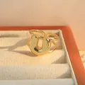 Gouden koperen ring met ballonletter en dubbellaags verstelbaar open ontwerp - Letter U / Goud