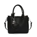 Modische schwarze Eimertasche aus Leder mit Lychee-Muster und silbernem Herzanhänger - Schwarz